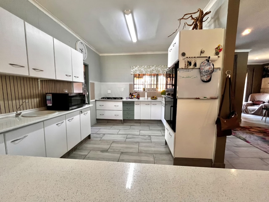 To Let 4 Bedroom Property for Rent in Cashan North West